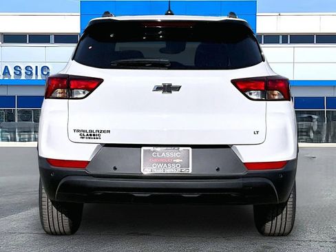New 2026 Chevrolet TrailBlazer LT w/ Midnight Edition FWD image 4