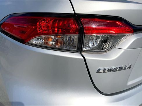 Used 2022 Toyota Corolla LE FWD image 28