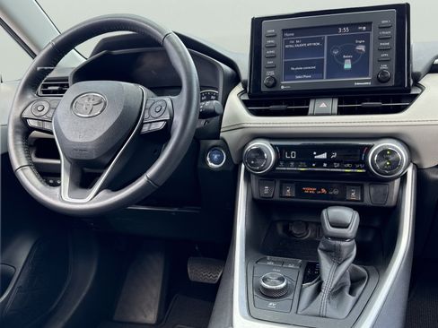 Used 2022 Toyota RAV4 XLE w/ Convenience Package AWD/4WD image 10