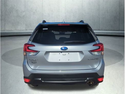 Used 2019 Subaru Forester Premium image 5