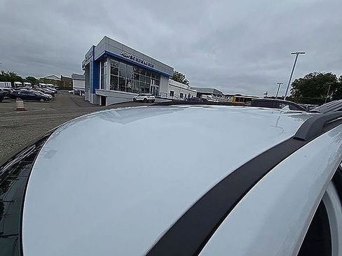 Used 2023 Chevrolet Traverse LT image 71