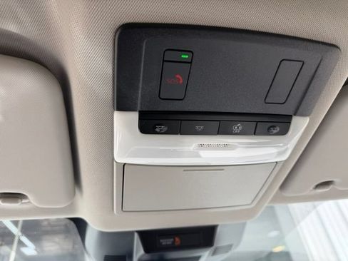 Used 2025 Nissan Rogue SL AWD/4WD image 30
