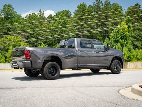 New 2026 RAM 3500 Laramie AWD/4WD image 18