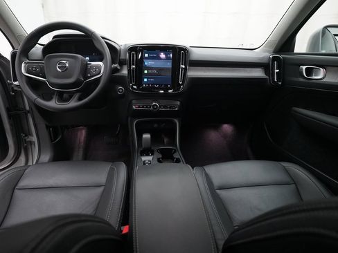 Used 2025 Volvo XC40 B5 Core image 5