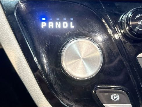 Used 2017 Chrysler Pacifica Limited w/ Advanced Safetytec Group image 18