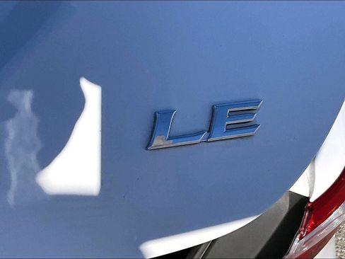 Used 2020 Toyota Camry LE image 18