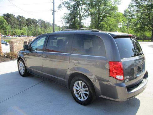 Used 2020 Dodge Grand Caravan SXT image 9