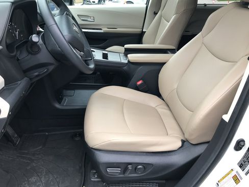 Certified 2023 Toyota Sienna XLE AWD/4WD image 27