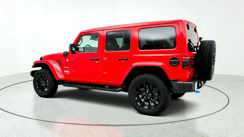 Used 2024 Jeep Wrangler Unlimited Sahara AWD/4WD image 7