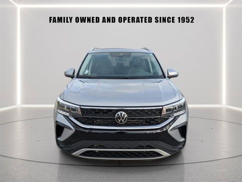 Certified 2023 Volkswagen Taos SE w/ Panoramic Sunroof Package image 8