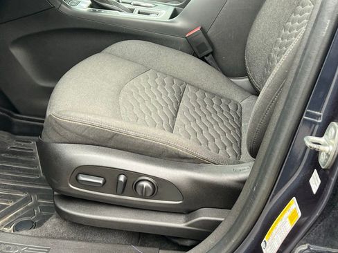 Used 2018 Chevrolet Equinox LT image 24