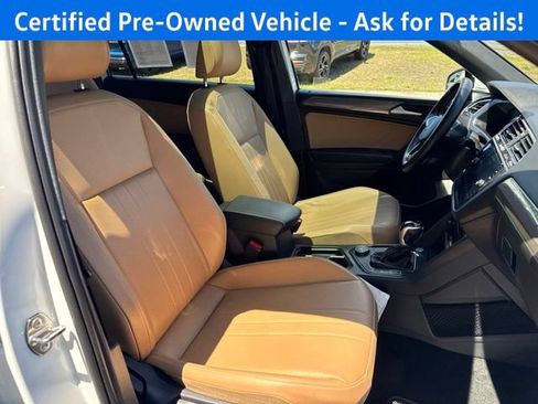 Certified 2023 Volkswagen Tiguan SE w/ Panoramic Sunroof Package AWD/4WD image 23