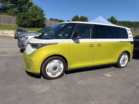 Used 2025 Volkswagen ID. Buzz 1st Edition AWD/4WD image 3