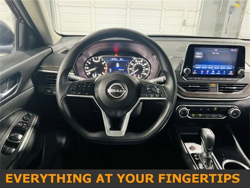 Used 2024 Nissan Altima 2.5 SV image 5