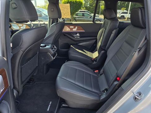 Used 2024 Mercedes-Benz GLS 450 4MATIC image 18