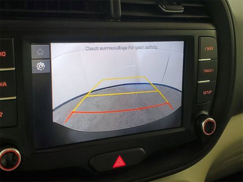 Used 2022 Kia Soul LX image 19