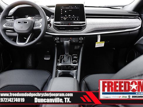 New 2026 Jeep Compass Latitude image 11