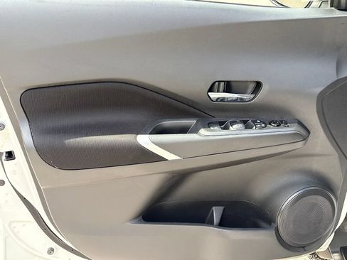 Used 2021 Nissan Kicks SV FWD image 3