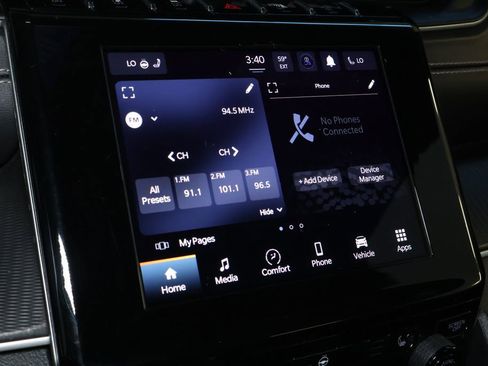 Used 2023 Jeep Grand Cherokee L Laredo image 32