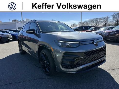 New 2026 Volkswagen Tiguan SE R-Line FWD image 7