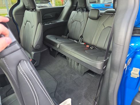 New 2026 Chrysler Pacifica Select image 16