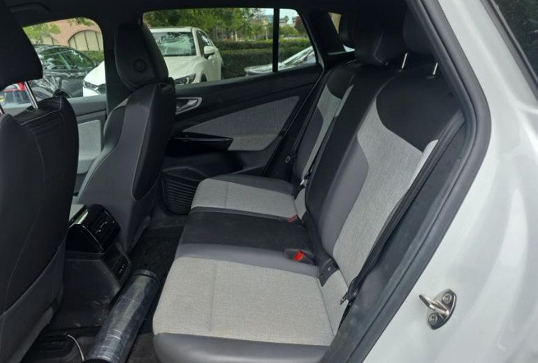 Used 2023 Volkswagen ID.4 Pro RWD image 6