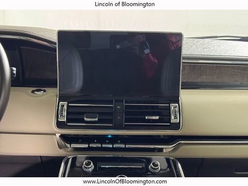 Used 2024 Lincoln Navigator Reserve AWD/4WD image 24