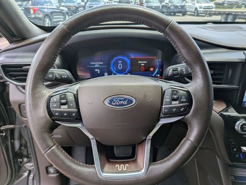 Used 2024 Ford Explorer King Ranch w/ Technology Package RWD image 28
