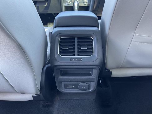 Used 2018 Volkswagen Tiguan SEL Premium AWD/4WD image 17