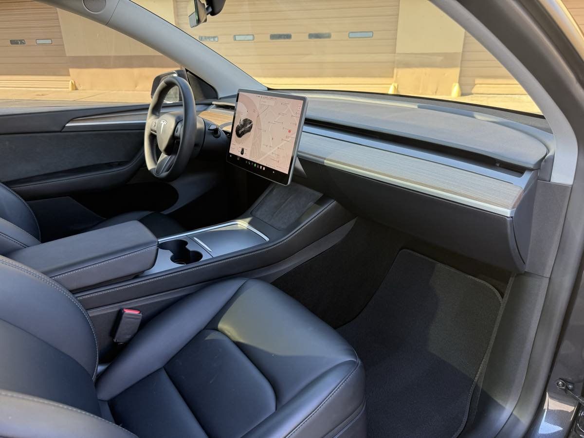 Used 2024 Tesla Model Y Long Range RWD image 19