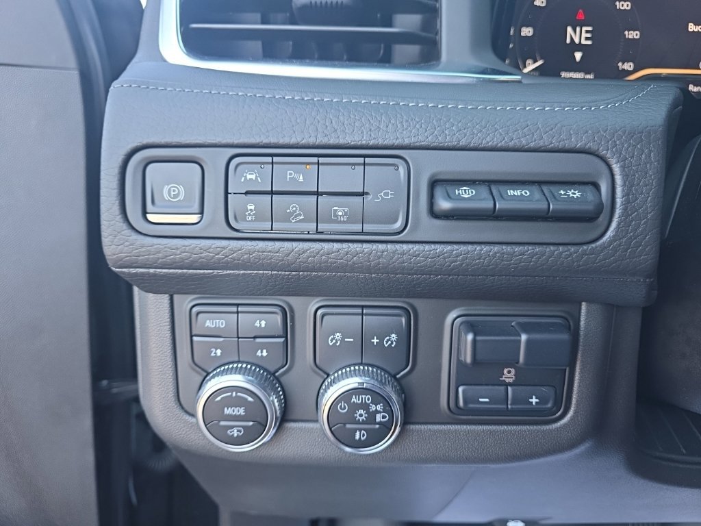 Used 2022 GMC Yukon Denali w/ Denali Ultimate Package AWD/4WD image 20