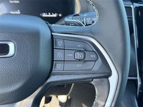 New 2025 Jeep Grand Cherokee L Laredo image 11