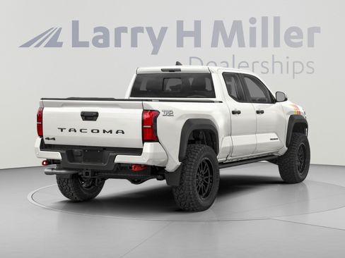 Used 2025 Toyota Tacoma TRD Off-Road w/ TRD Off Road Upgrade Package AWD/4WD image 2