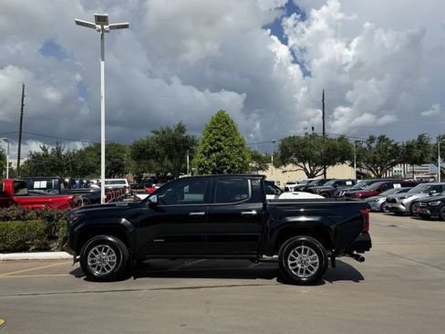 Certified 2025 Toyota Tacoma Limited AWD/4WD image 4
