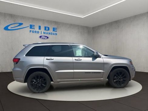Used 2017 Jeep Grand Cherokee Altitude AWD/4WD image 15