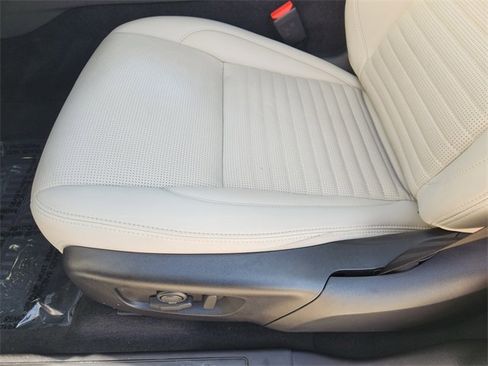 New 2025 Land Rover Discovery Sport S image 17