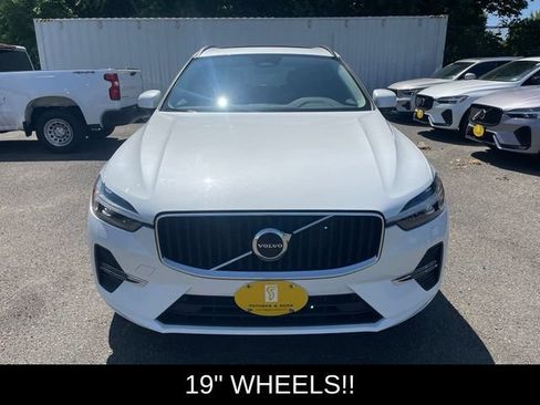 Used 2022 Volvo XC60 B5 Momentum w/ Climate Package AWD/4WD image 2