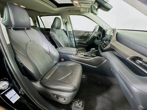 Used 2020 Toyota Highlander Limited image 34