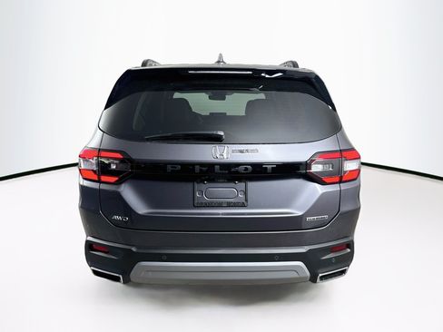 Certified 2025 Honda Pilot Touring image 33