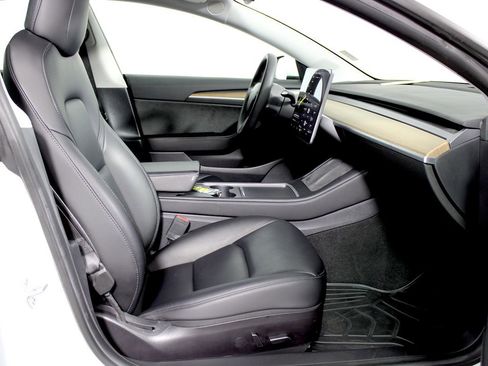 Used 2021 Tesla Model 3 Standard Range Plus image 11