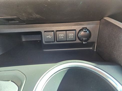 Used 2020 Toyota Highlander XLE AWD/4WD image 28