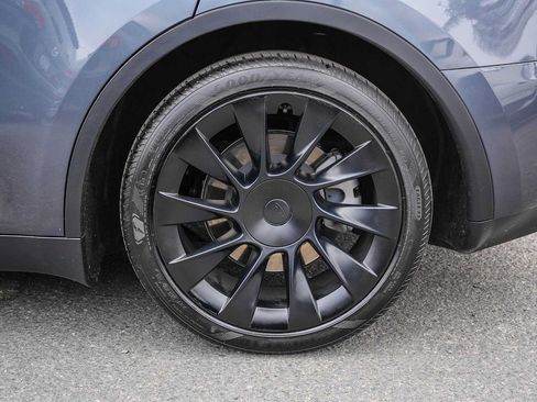 Used 2023 Tesla Model Y AWD image 12