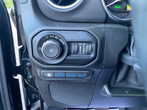Used 2021 Jeep Wrangler Unlimited Sahara w/ Dual Top Group AWD/4WD image 8