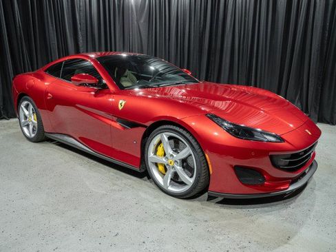 Used 2020 Ferrari Portofino image 3
