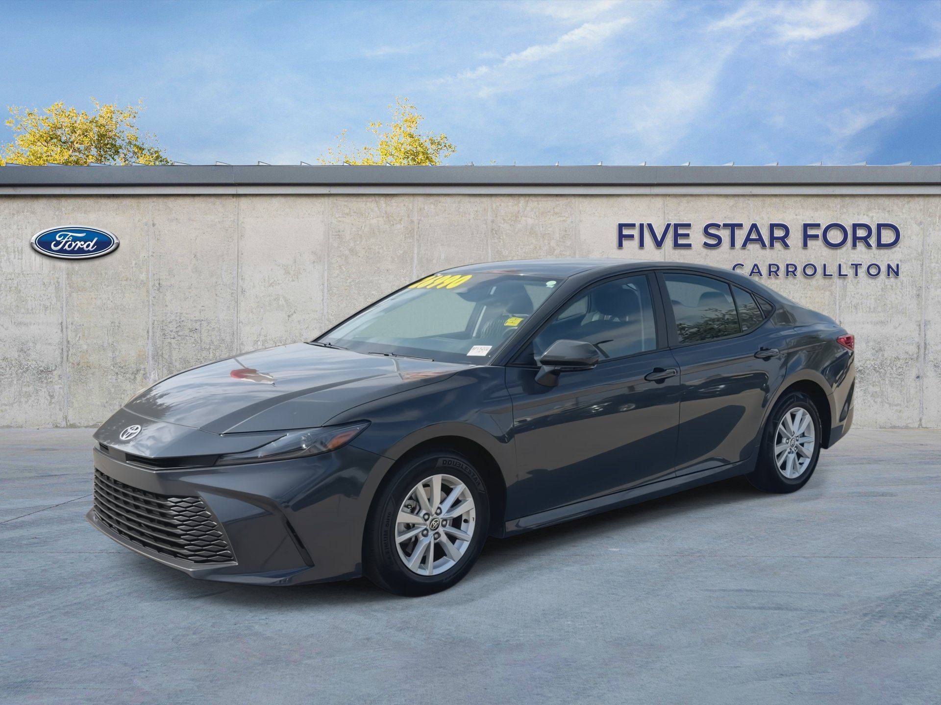 Used 2025 Toyota Camry LE FWD image 4