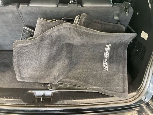 Used 2019 Toyota Highlander XLE image 29