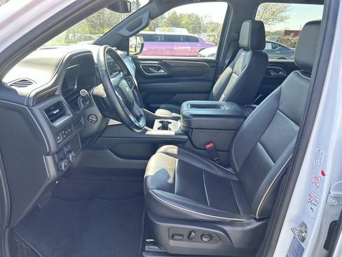 Used 2023 Chevrolet Suburban Premier image 24