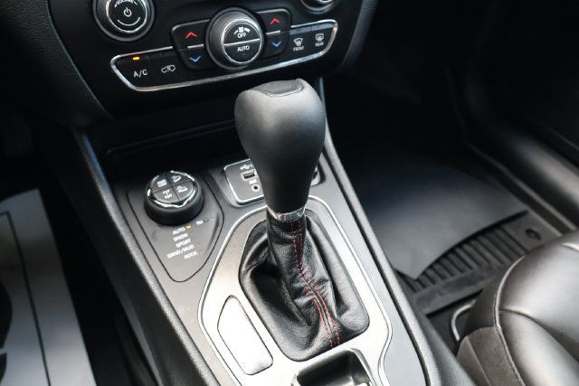 Used 2020 Jeep Cherokee Trailhawk w/ Cold Weather Group AWD/4WD image 13