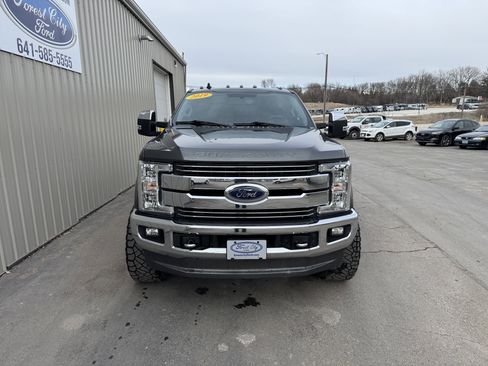Used 2019 Ford F250 Lariat w/ Chrome Package image 3