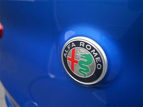 Used 2022 Alfa Romeo Stelvio Veloce image 32